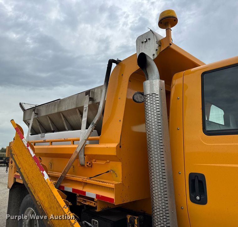 image for item DU3486 2005 International 7400 crew cab dump truck