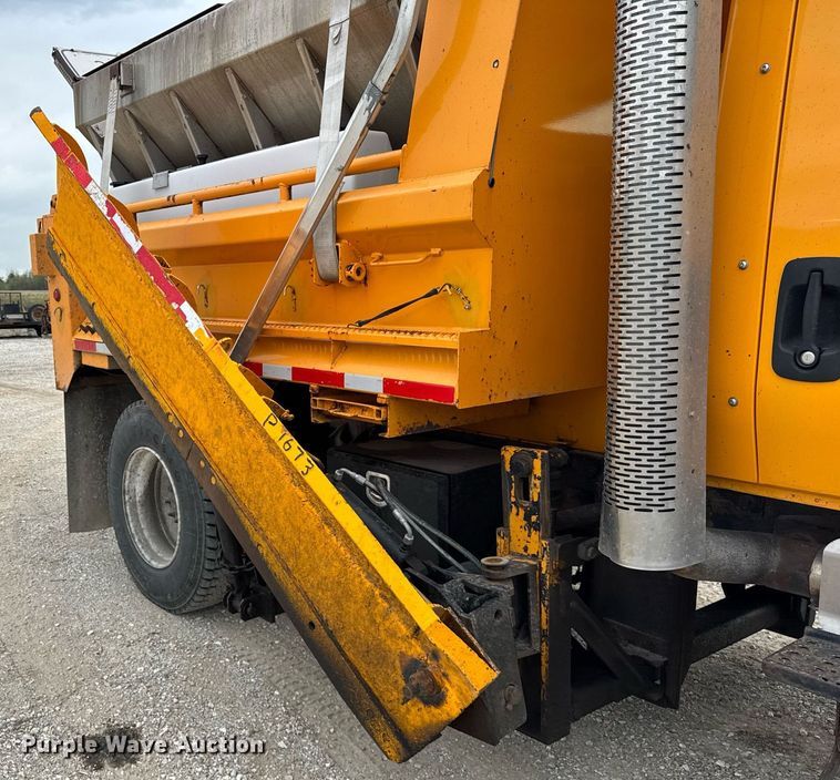 image for item DU3486 2005 International 7400 crew cab dump truck