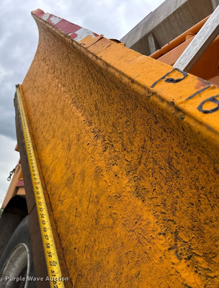 image for item DU3486 2005 International 7400 crew cab dump truck