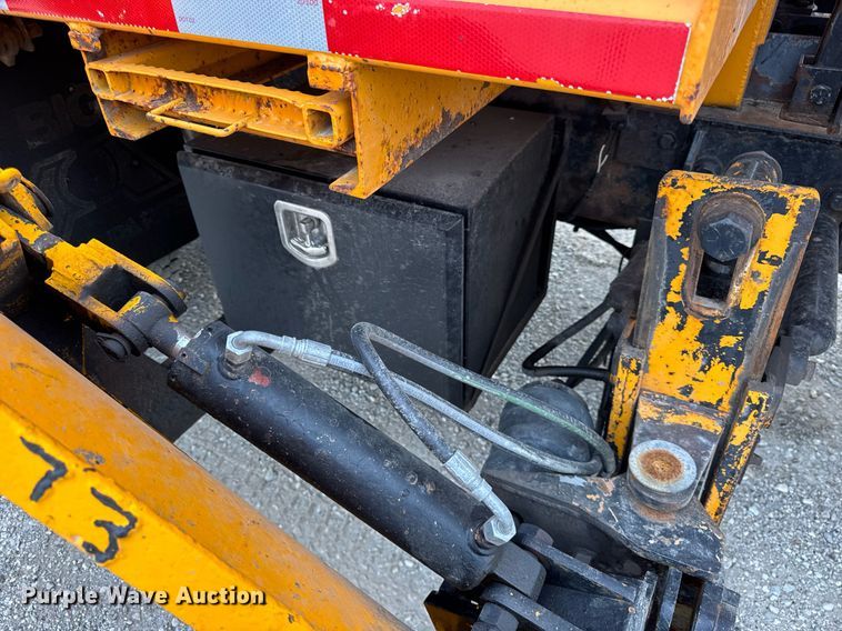 image for item DU3486 2005 International 7400 crew cab dump truck