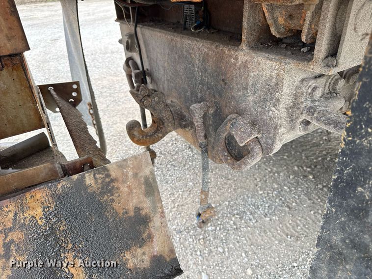 image for item DU3486 2005 International 7400 crew cab dump truck