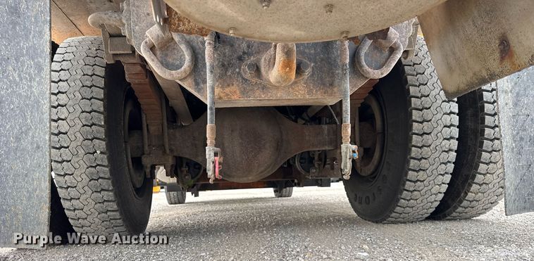 image for item DU3486 2005 International 7400 crew cab dump truck