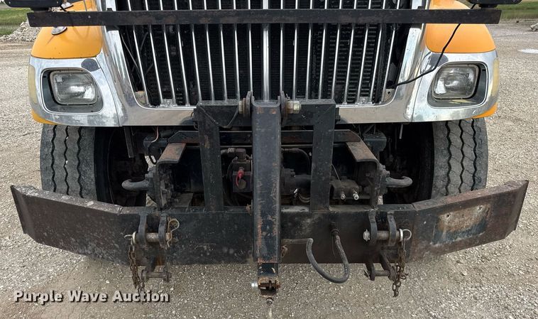 image for item DU3486 2005 International 7400 crew cab dump truck