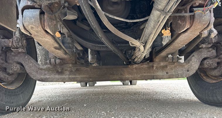 image for item DU3486 2005 International 7400 crew cab dump truck