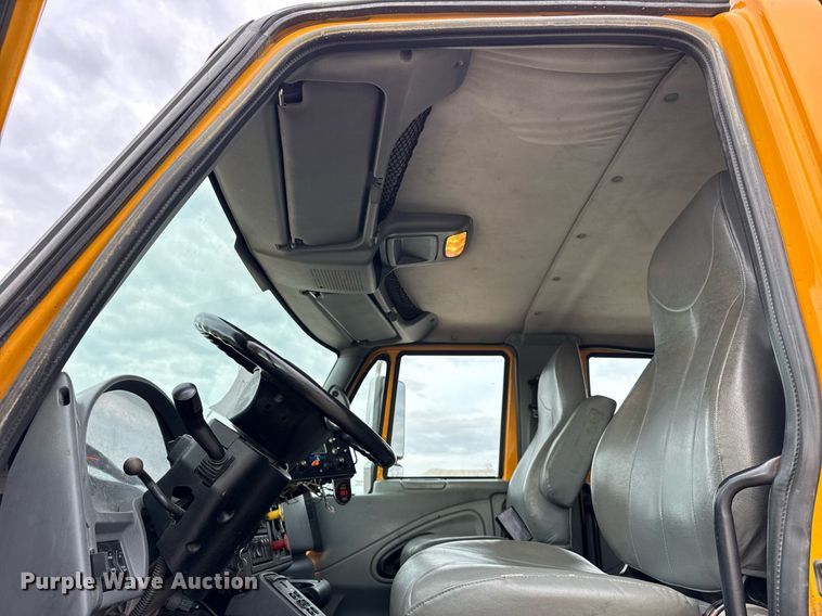 image for item DU3486 2005 International 7400 crew cab dump truck