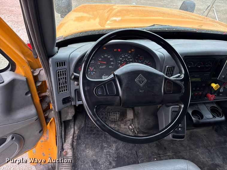 image for item DU3486 2005 International 7400 crew cab dump truck