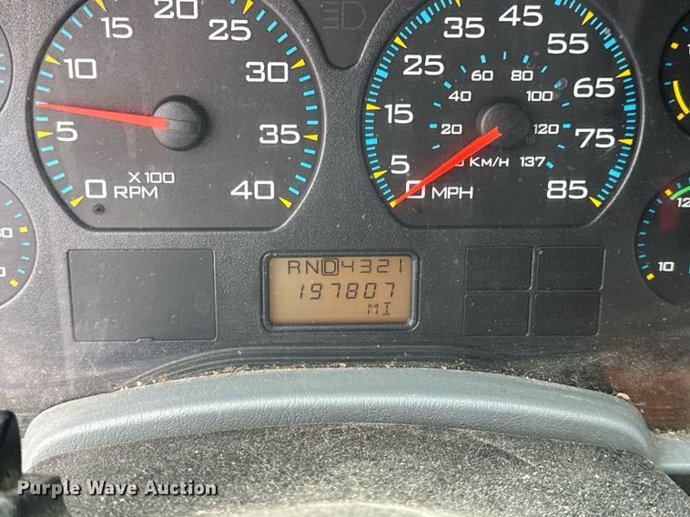 image for item DU3486 2005 International 7400 crew cab dump truck