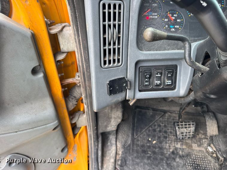 image for item DU3486 2005 International 7400 crew cab dump truck