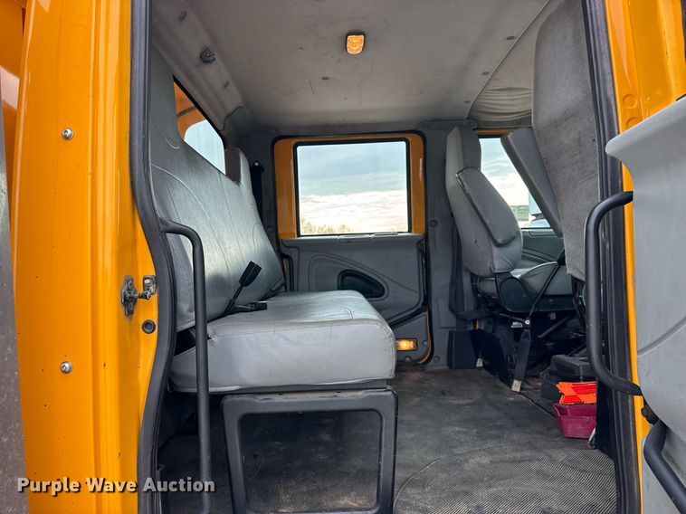 image for item DU3486 2005 International 7400 crew cab dump truck