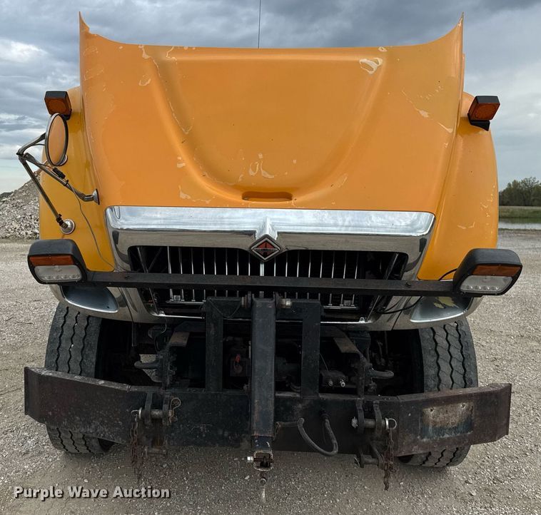 image for item DU3486 2005 International 7400 crew cab dump truck