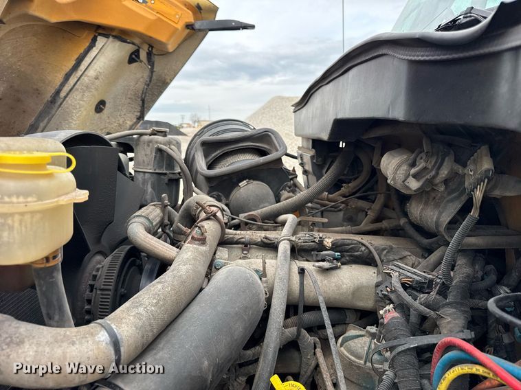 image for item DU3486 2005 International 7400 crew cab dump truck