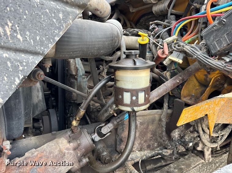 image for item DU3486 2005 International 7400 crew cab dump truck