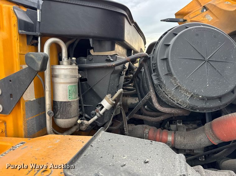 image for item DU3486 2005 International 7400 crew cab dump truck