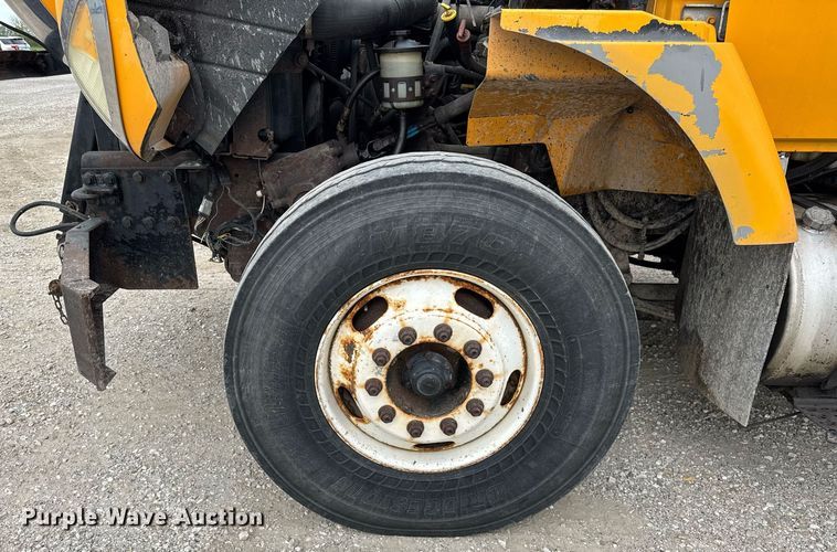 image for item DU3486 2005 International 7400 crew cab dump truck