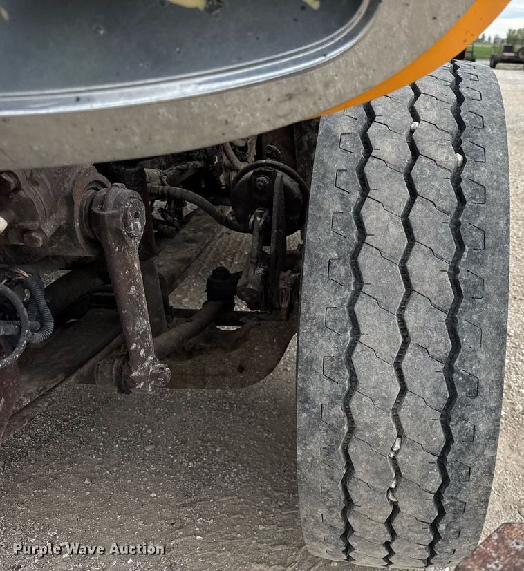 image for item DU3486 2005 International 7400 crew cab dump truck