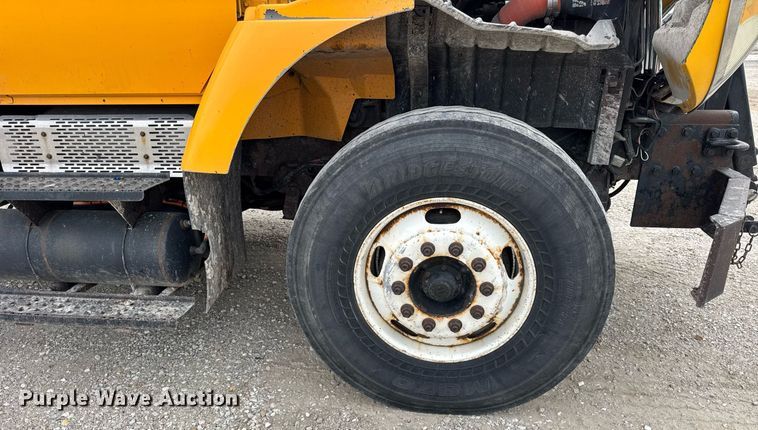 image for item DU3486 2005 International 7400 crew cab dump truck