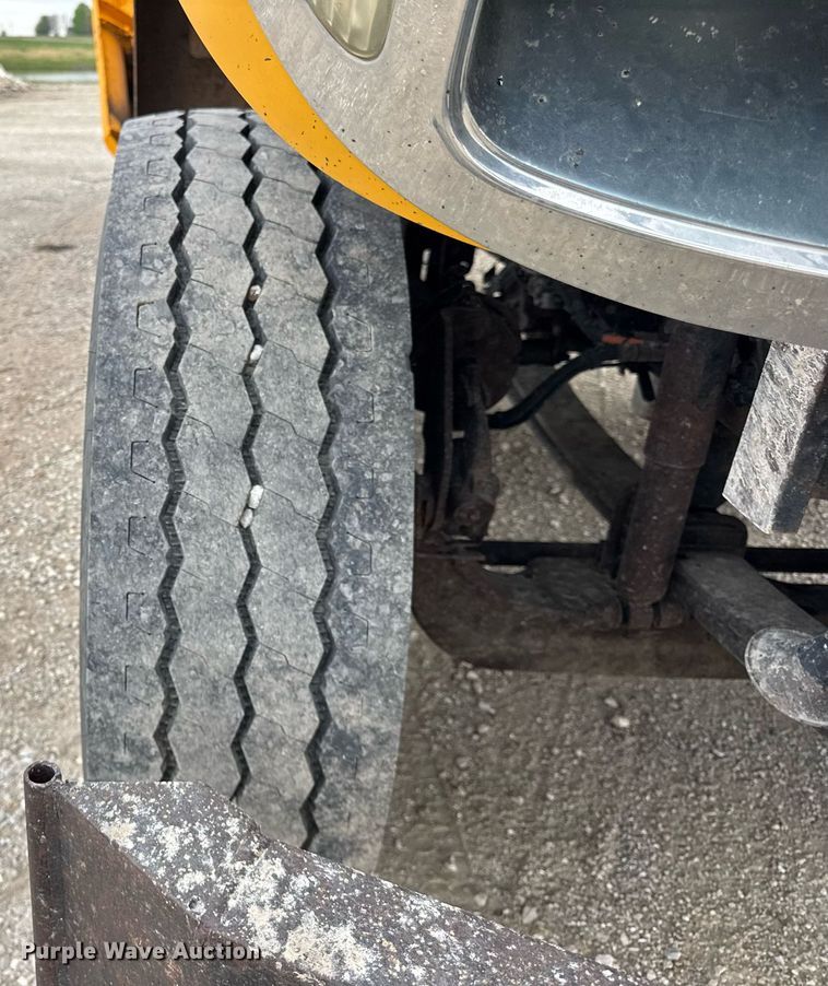 image for item DU3486 2005 International 7400 crew cab dump truck