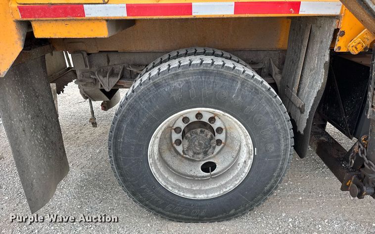 image for item DU3486 2005 International 7400 crew cab dump truck