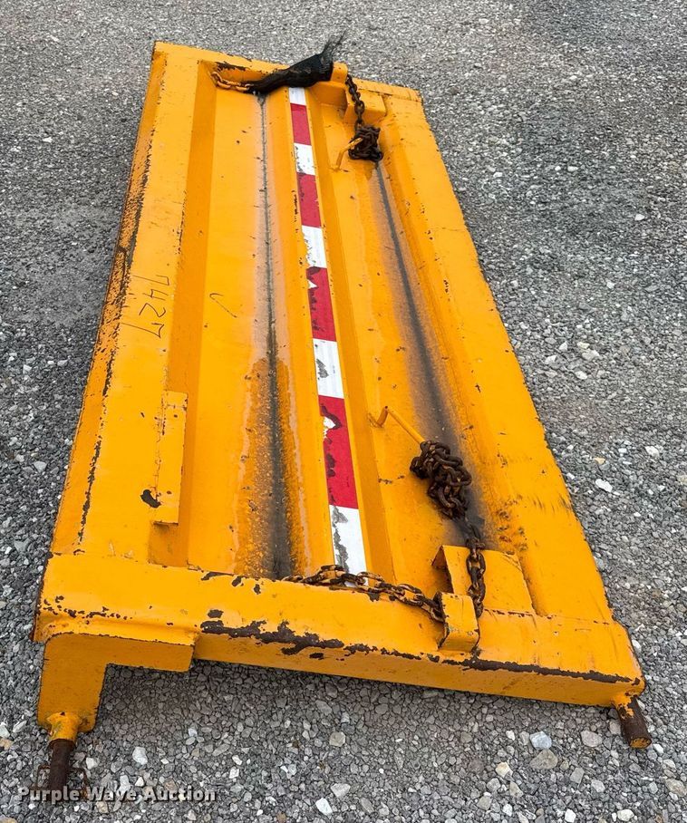 image for item DU3486 2005 International 7400 crew cab dump truck