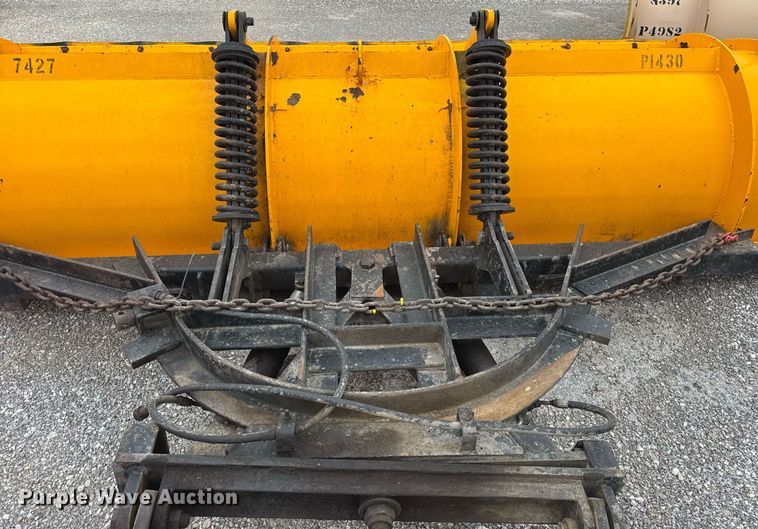 image for item DU3486 2005 International 7400 crew cab dump truck