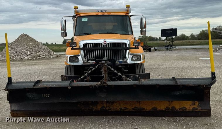 image for item DU3487 2006 International 7400 dump truck