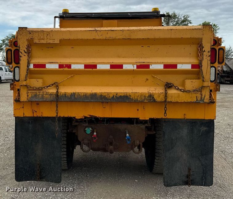 image for item DU3487 2006 International 7400 dump truck