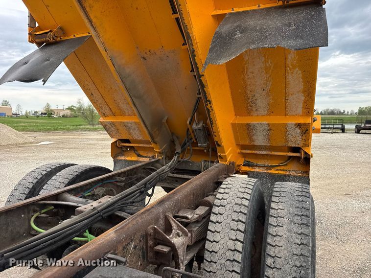 image for item DU3487 2006 International 7400 dump truck