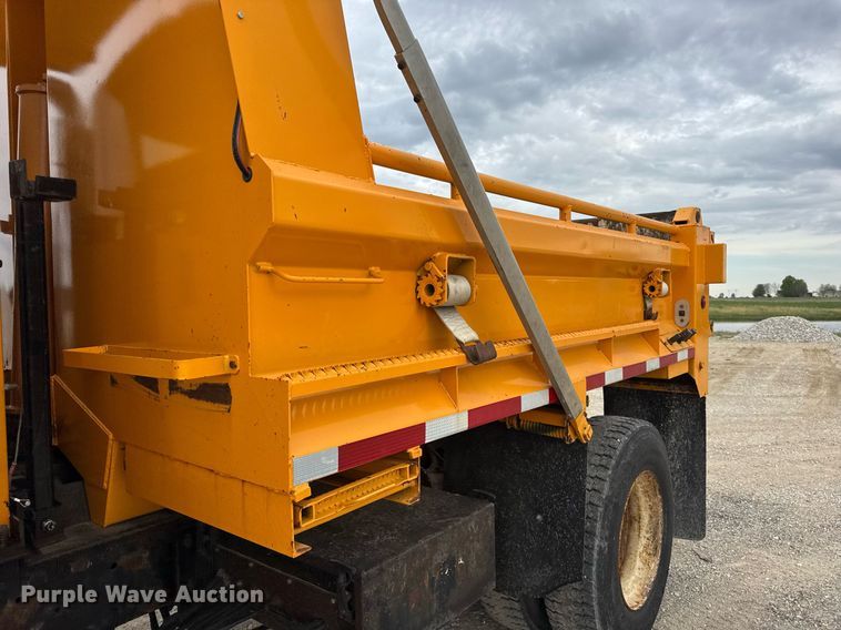 image for item DU3487 2006 International 7400 dump truck
