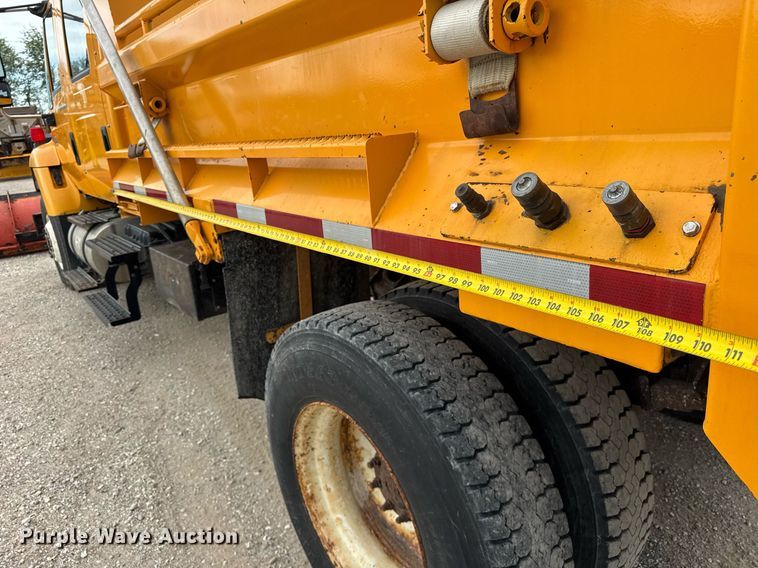 image for item DU3487 2006 International 7400 dump truck