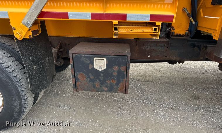 image for item DU3487 2006 International 7400 dump truck