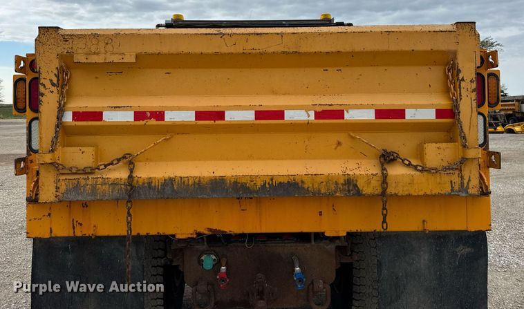 image for item DU3487 2006 International 7400 dump truck