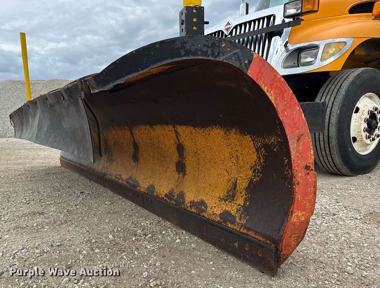 image for item DU3487 2006 International 7400 dump truck