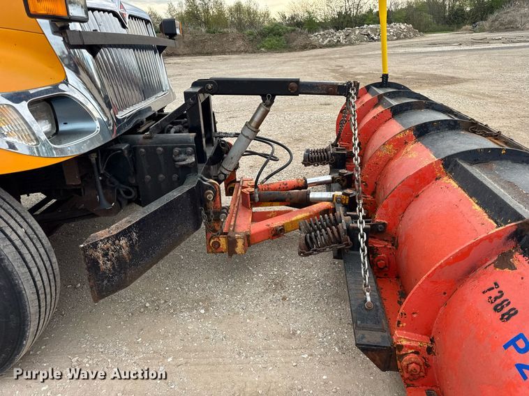 image for item DU3487 2006 International 7400 dump truck