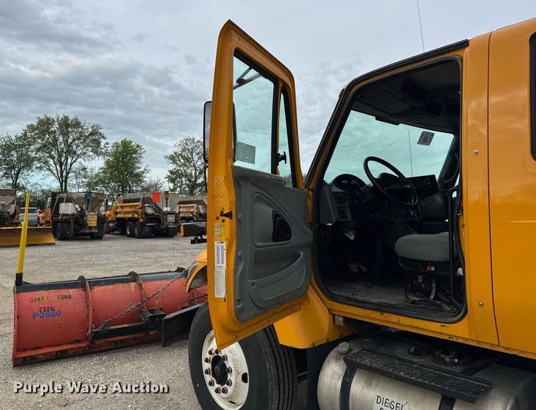 image for item DU3487 2006 International 7400 dump truck