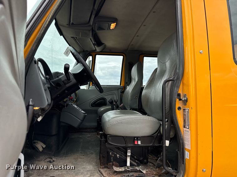 image for item DU3487 2006 International 7400 dump truck