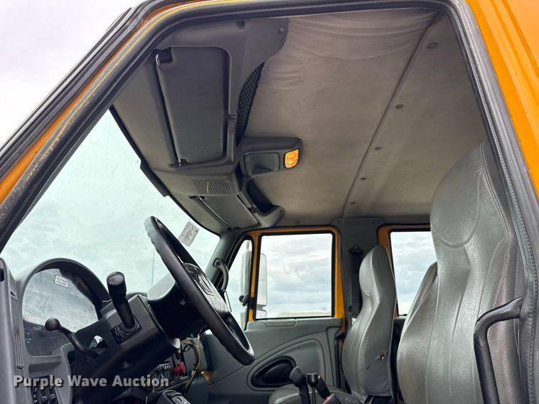 image for item DU3487 2006 International 7400 dump truck