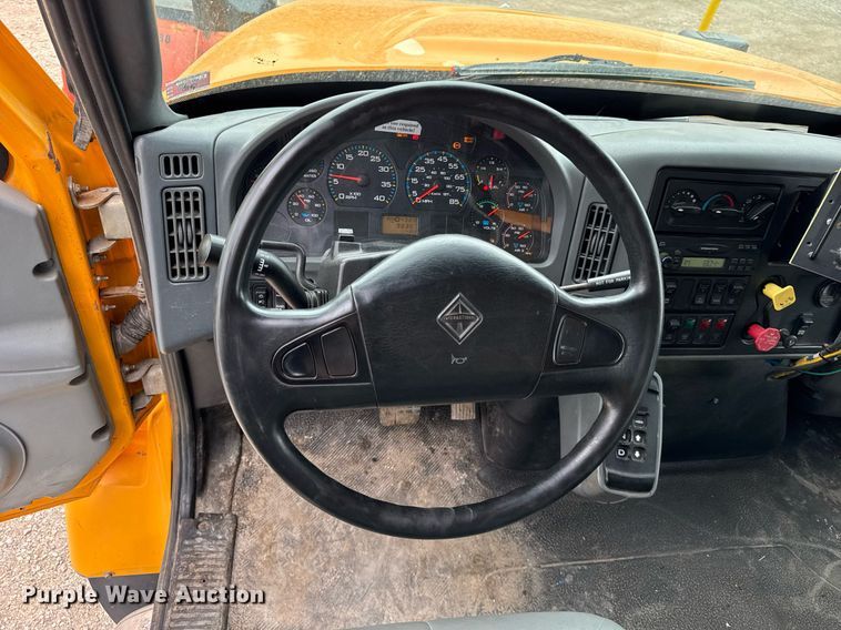 image for item DU3487 2006 International 7400 dump truck