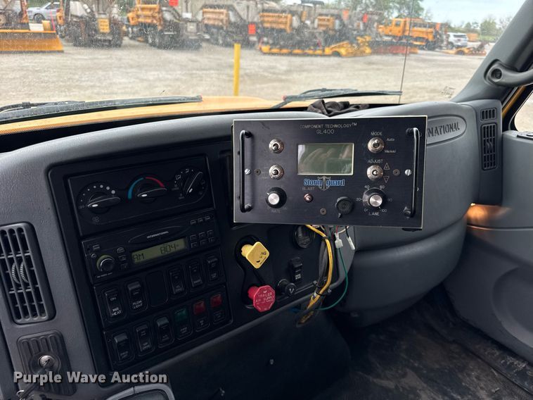 image for item DU3487 2006 International 7400 dump truck