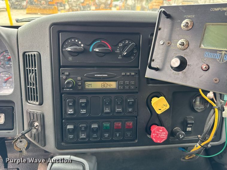 image for item DU3487 2006 International 7400 dump truck