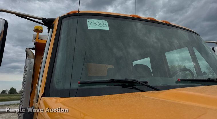 image for item DU3487 2006 International 7400 dump truck