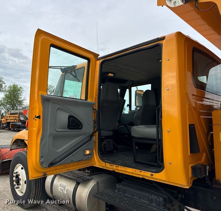 image for item DU3487 2006 International 7400 dump truck