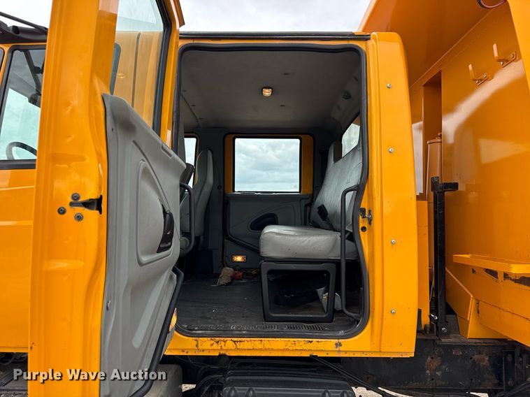 image for item DU3487 2006 International 7400 dump truck