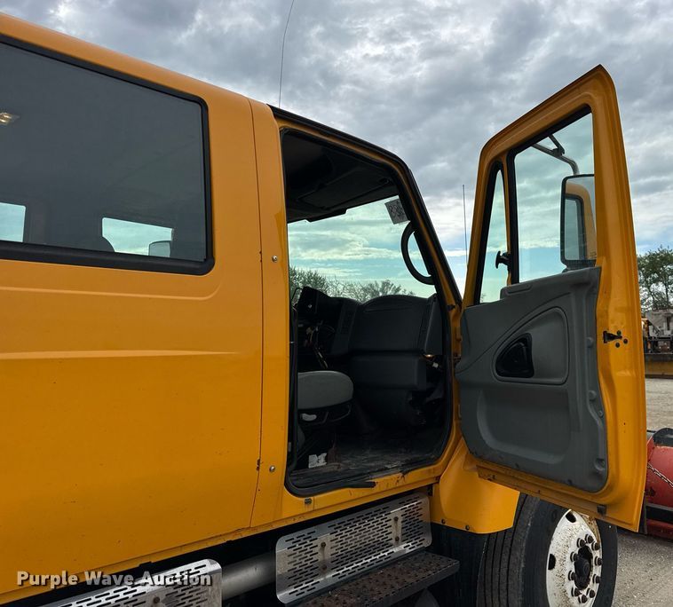 image for item DU3487 2006 International 7400 dump truck