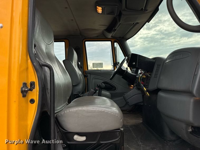 image for item DU3487 2006 International 7400 dump truck