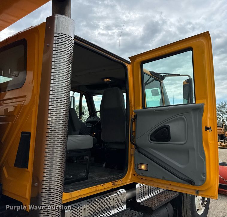 image for item DU3487 2006 International 7400 dump truck