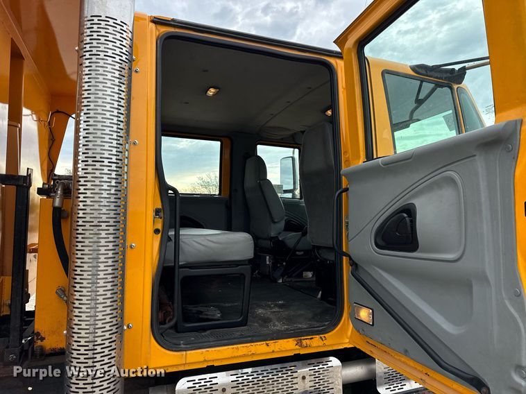 image for item DU3487 2006 International 7400 dump truck