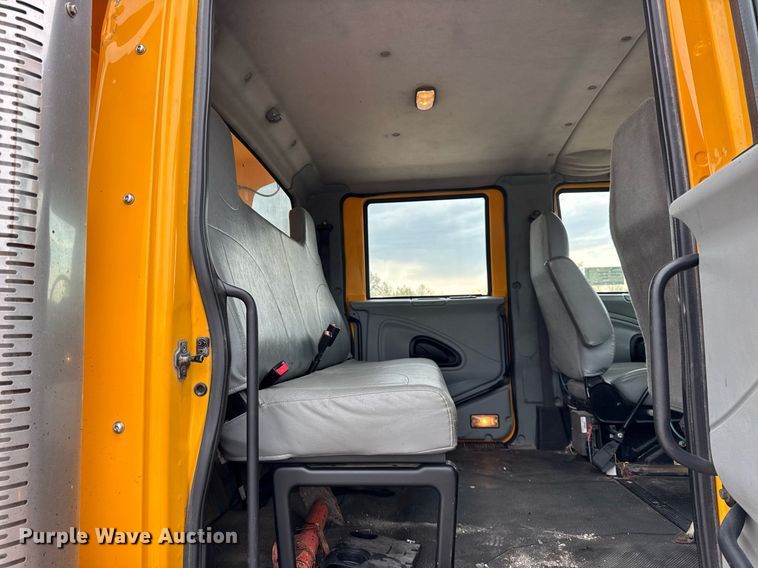 image for item DU3487 2006 International 7400 dump truck