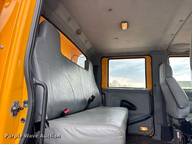 image for item DU3487 2006 International 7400 dump truck