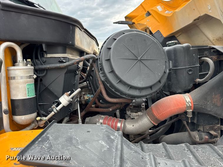 image for item DU3487 2006 International 7400 dump truck