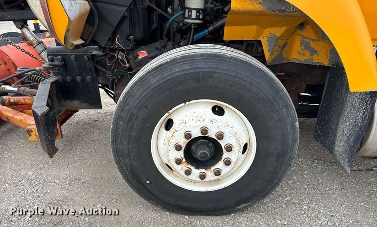 image for item DU3487 2006 International 7400 dump truck